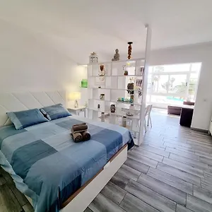 https://apartamento-maria-26-playa-roca.in-canary-islands.com